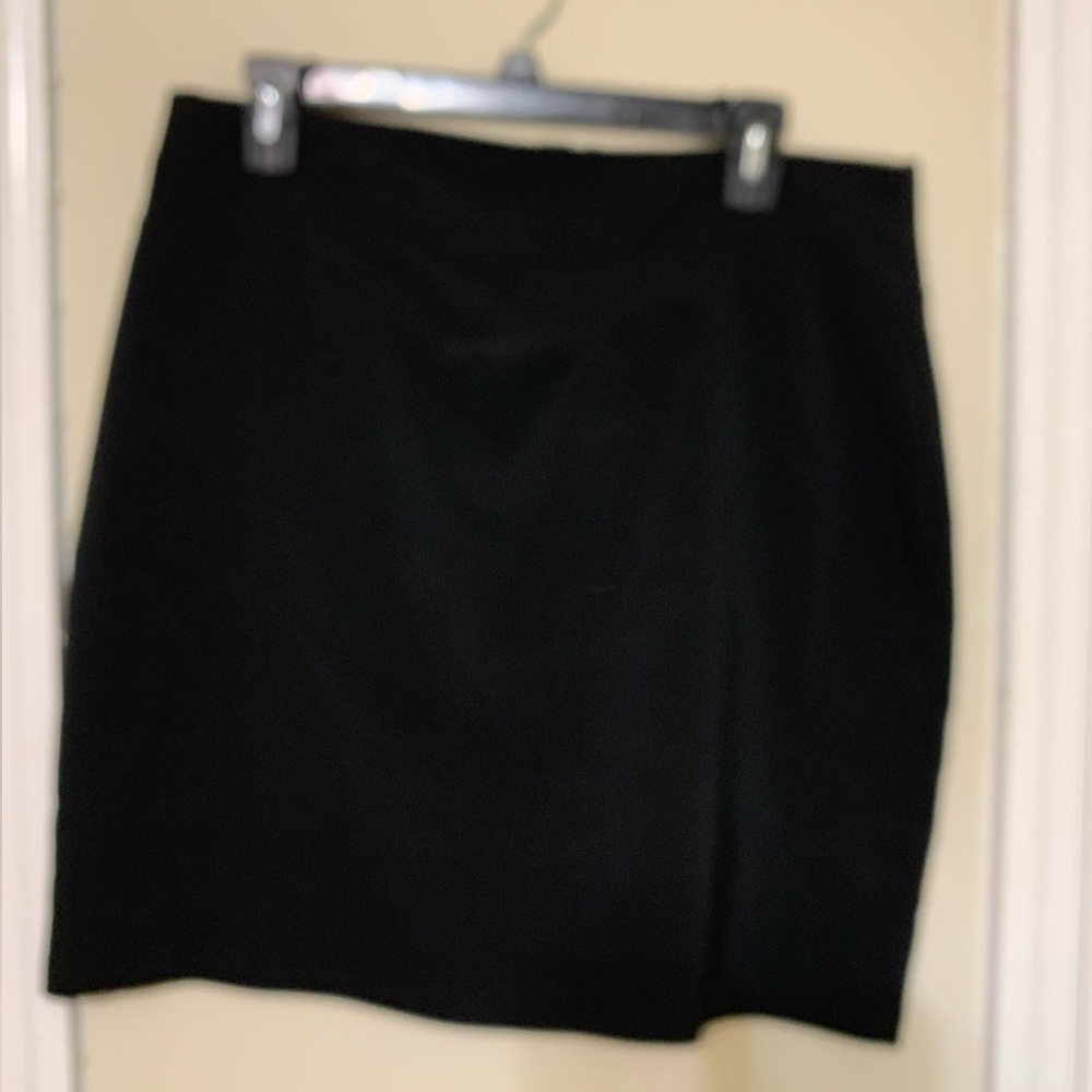 Dots Black Mini Skirt Chic and Versatile